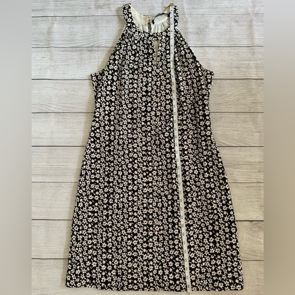 Karl Lagerfeld Floral Lace Eyelet Sleeveless Black/White Shift Dress in Size 2 - Picture 5 of 9